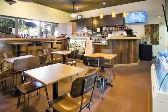 Sky-High Waikiki Escape--Mountain And Golf Course Views, Steps To The Beach And Free Parking Honolulu 0*,