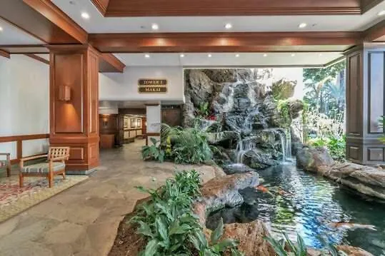 Sky-High Waikiki Escape--Mountain And Golf Course Views, Steps To The Beach And Free Parking Honolulu Apartamento