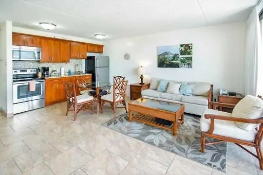 Apartamento Sky-High Waikiki Escape--Mountain And Golf Course Views, Steps To The Beach And Free Parking Honolulu