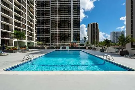 Apartment Sky-High Waikiki Escape--Mountain And Golf Course Views, Steps To The Beach And Free Parking Honolulu