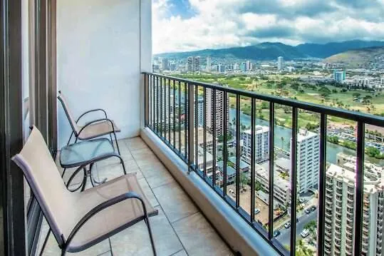 Sky-High Waikiki Escape--Mountain And Golf Course Views, Steps To The Beach And Free Parking Honolulu