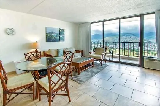 Sky-High Waikiki Escape--Mountain And Golf Course Views, Steps To The Beach And Free Parking Honolulu