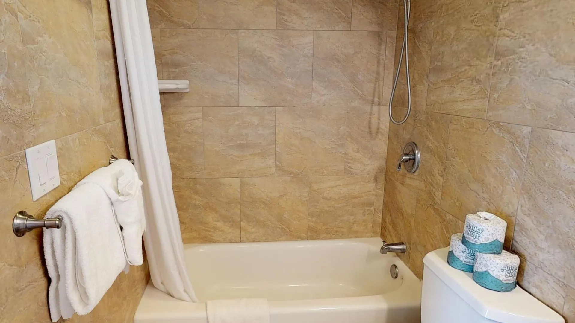 Sky-High Waikiki Escape--Mountain And Golf Course Views, Steps To The Beach And Free Parking Honolulu 0*,